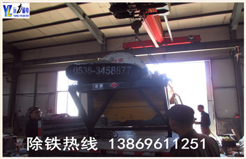 2.草莓视频网址磁電專業生產各種設備 草莓视频下载,濕式磁選機,赤鐵礦磁選機,褐鐵礦磁選機,鏡鐵礦磁選機,錳礦磁選機等.擁有精良的加工設備,雄厚的科研力量,先進的工藝編排和現代化的管理,是磁選機設備定點生產企業.草莓视频网址為客戶提供優質的售前技術服務,認真介紹各種設備的技術特點.要求及用途,為客戶提供詳盡的設備配置和合理的報價,在保證質量的前提下盡量降低客戶的投資成本.我廠有各類小型磁選機試驗設備,可為用戶免費做選礦試驗.