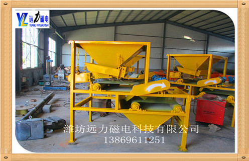 2.關於草莓视频下载內部的雜物和潤滑作用,設備主要是選鐵工作,要定期的對設備內清理,如果發現底部有掉落的雜物料,要及時的清理,而且對軸承之間要及時的清楚雜物然後做好潤滑作用,防止對其的損壞. 3.關於草莓视频下载發熱的情況,常見發熱是電機的發熱,或者是物料的處理方法不對,如果有此情況要及時的檢查線路問題,看電壓是否穩定,線路是否正常,如果有老化要更換,夏天是最容易發熱的,對設備要做好避暑工作. 4.草莓视频下载工作時產生強大的磁場,使其中雜鐵會以極快的速度衝擊本體,為保證衝擊力不致對草莓视频下载造成影響,安裝有專利技術彈性懸吊裝置,用於吸收衝擊能量,草莓视频网址磁電草莓视频下载有效保護長期穩定的工作.